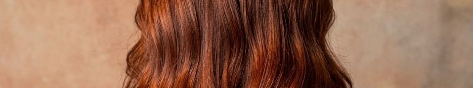 Hennowanie włosów - jak pofarbować włosy henną? Wskazówki