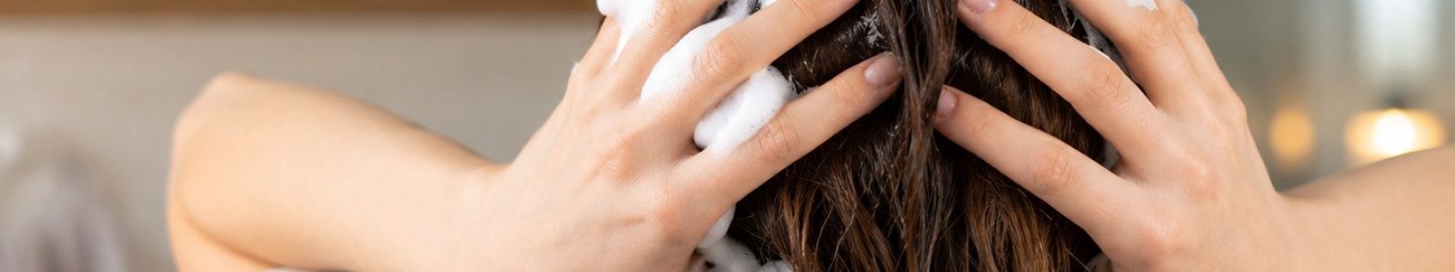 Szampon na łuszczycę - ranking TOP 5 produktów polecanych przez trychologa