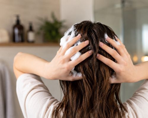 Szampon na łuszczycę - ranking TOP 5 produktów polecanych przez trychologa